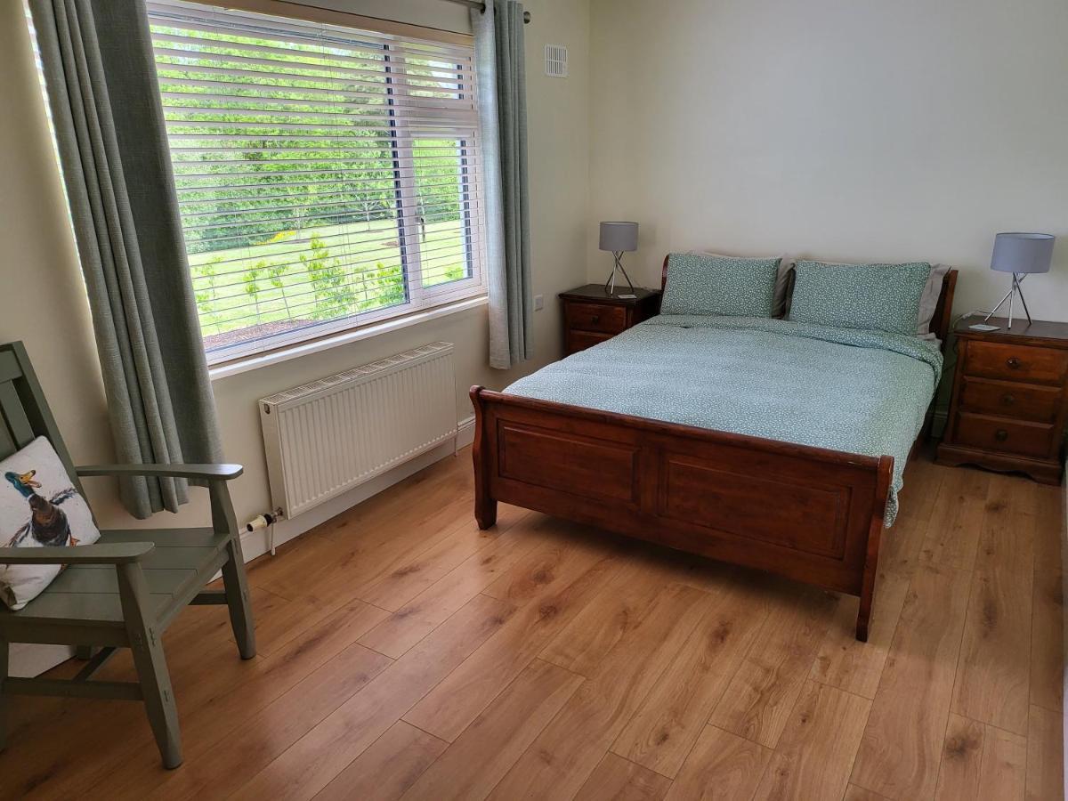 Millstream Cottage House & Apartment Уотърфорд Екстериор снимка